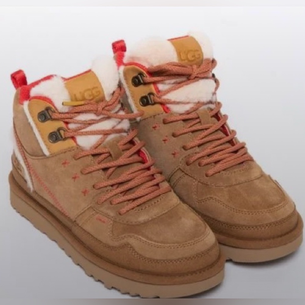 UGG Tan and Red Lace-Up Boots. Size:9. In PERFECT CONDITION.